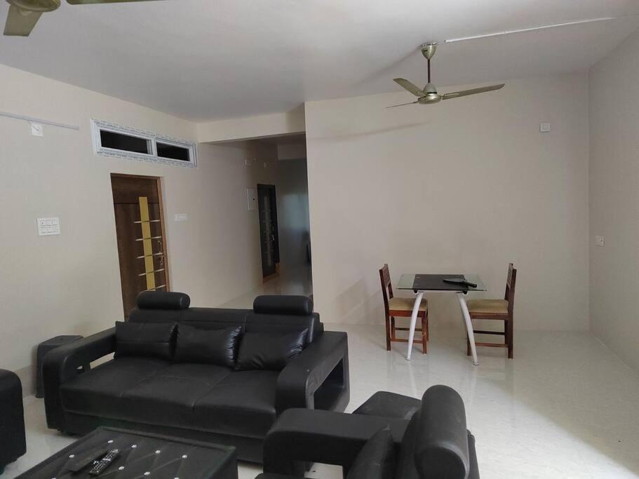 Ferienwohnung Gangi Kota North Flat Kovvur Exterior foto